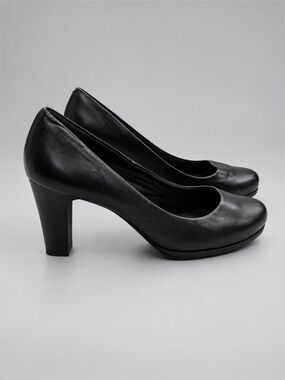 Rockport Black Round-Toe Block Heel Pumps 7